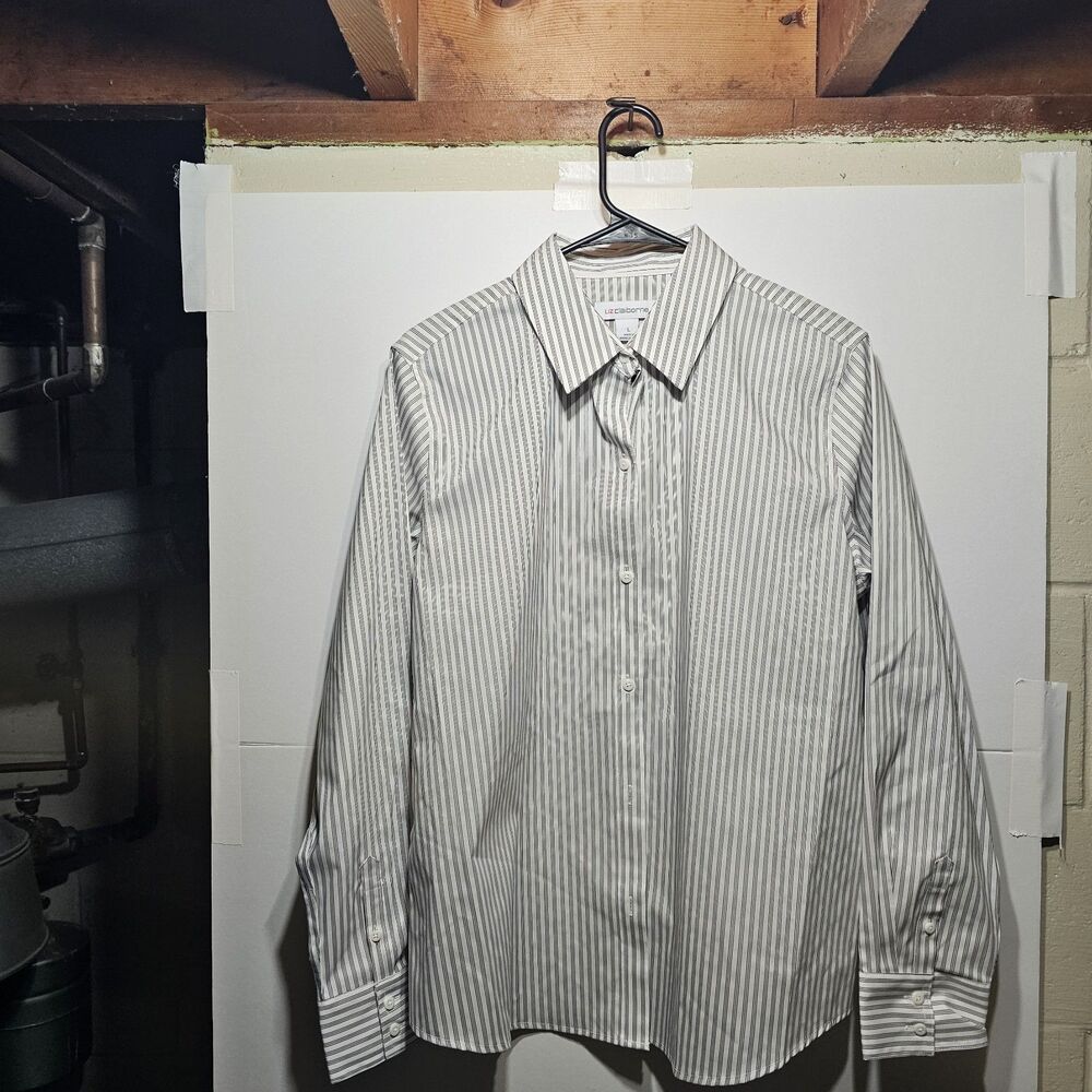 NWT Liz Claiborne Wrinkle Free White Button Down Shirt Long Sleeve Size M Career